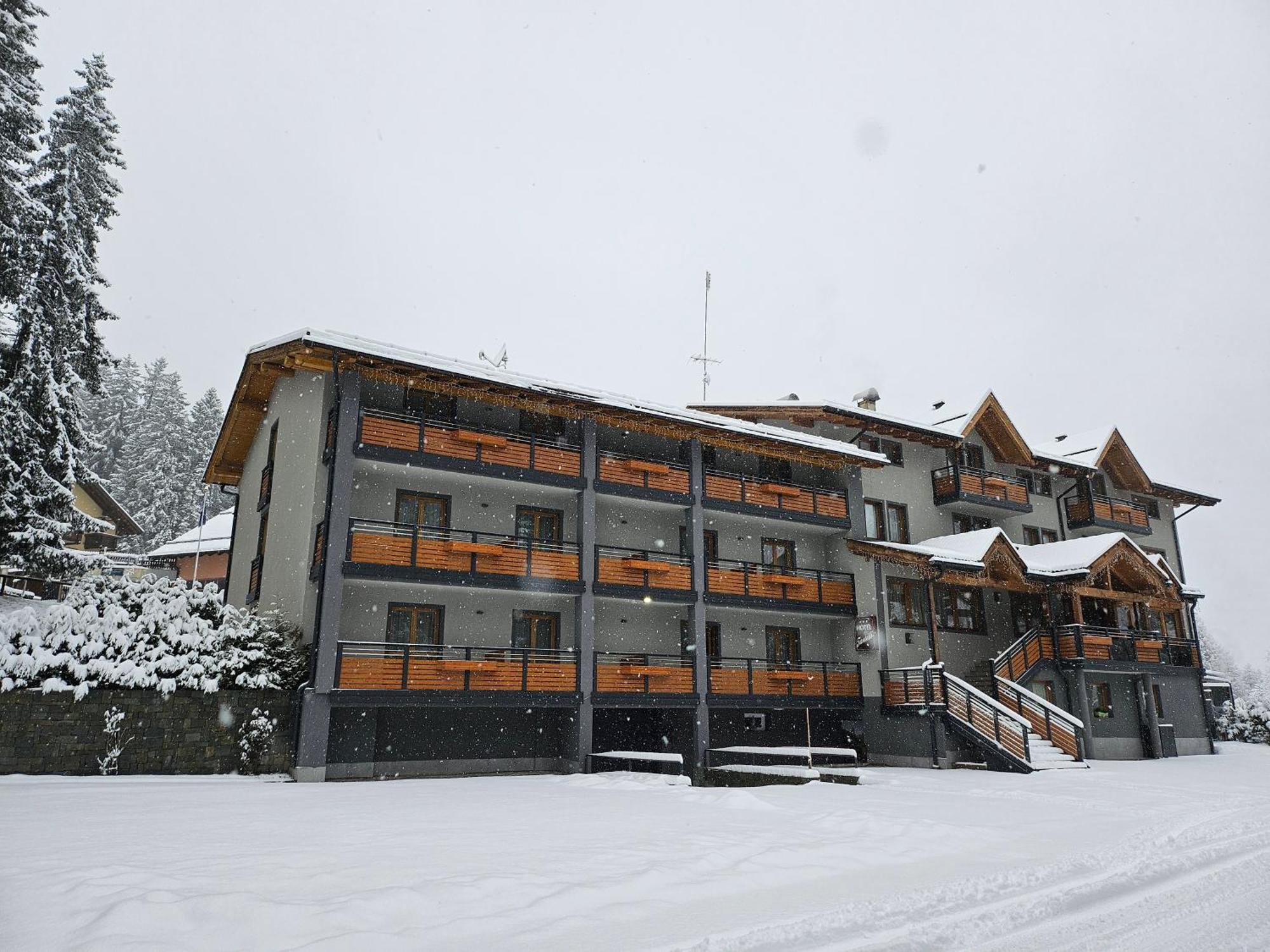 Hotel Fantelli โฟลการีดา ภายนอก รูปภาพ